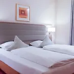 Locals Stadthotel Hotel 3*