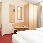 Locals Stadthotel Szálloda 3*
