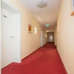 Locals Stadthotel 3*