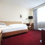 Locals Stadthotel Szálloda 3*