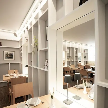 Locals Stadthotel Otel 3*