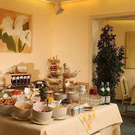 Locals Stadthotel Hotel