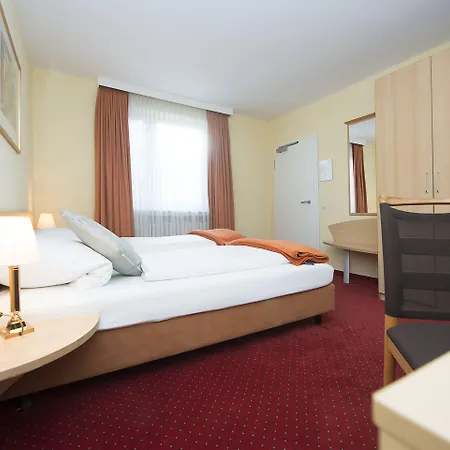 Locals Stadthotel 3*