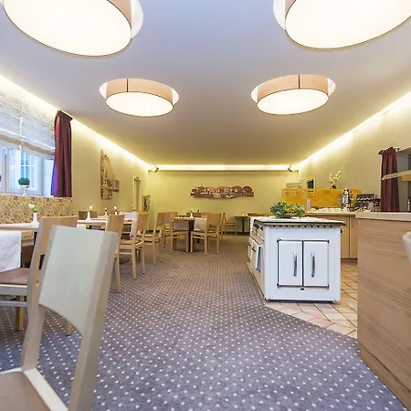 Hotel Locals Stadthotel 3*