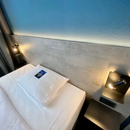 Locals Stadthotel 3*
