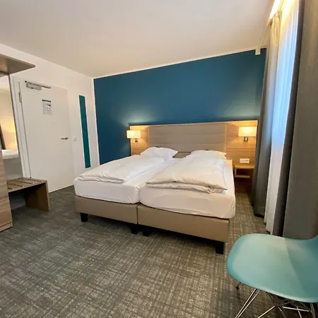 Отель Locals Stadthotel Билефельд