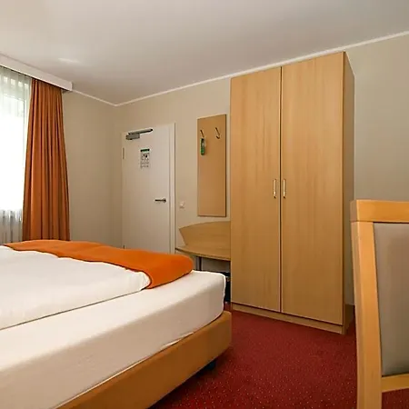 Locals Stadthotel Hotel