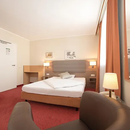 Locals Stadthotel Otel