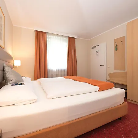 Locals Stadthotel 3*