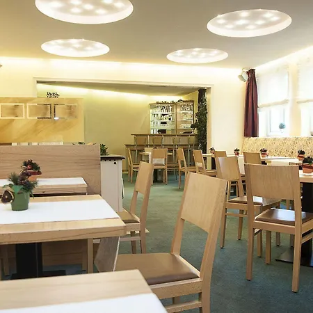 Locals Stadthotel Hotel 3*