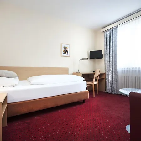 Locals Stadthotel מלון 3*