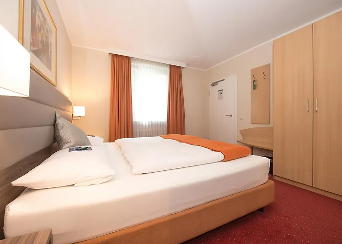 Locals Stadthotel 3*